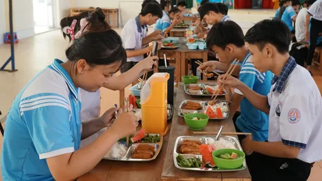 Chuyện những bữa cơm miễn phí mùa thi
