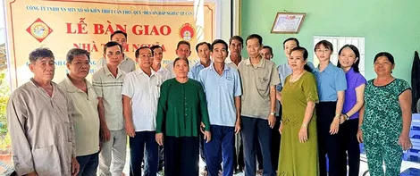 Bàn giao nhà tình nghĩa