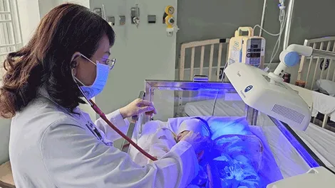 Chậm điều trị vàng da cho trẻ sơ sinh, nguy cơ biến chứng não