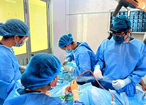 Ca mổ cực khó lấy khối u tai xâm lấn xương thái dương