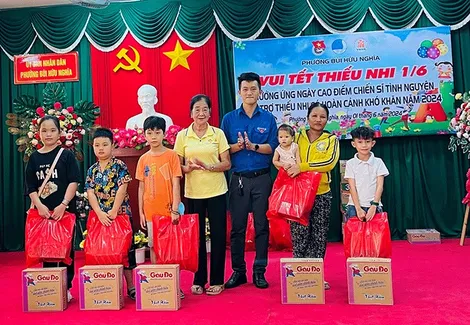 Bí thư Ðoàn phường năng động