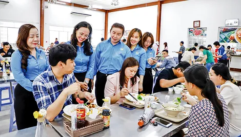 Tích cực bảo vệ, chăm lo đoàn viên, người lao động