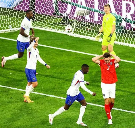 Pháp ăn may, Slovakia tạo địa chấn