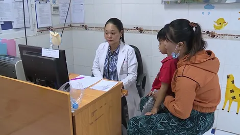 Những sai lầm phổ biến khi chăm sóc trẻ sốt xuất huyết