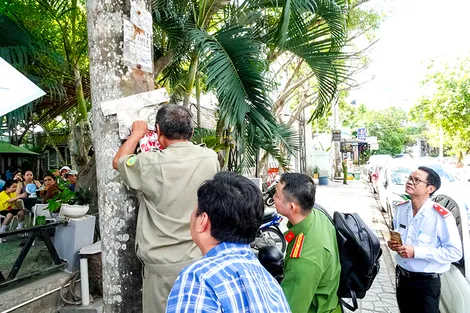 Kiểm tra chấn chỉnh hoạt động quảng cáo ngoài trời, rao vặt sai quy định