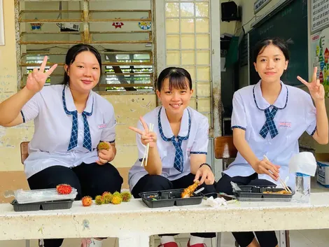 Những bữa cơm nghĩa tình mùa thi
