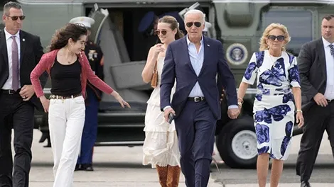Ông Biden đi tiếp hay dừng lại?