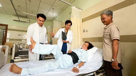 Phẫu thuật bắt vít chữa u xương tủy sống