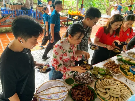 Độc đáo tour “Cây chuối - giữ hồn quê làng Việt”