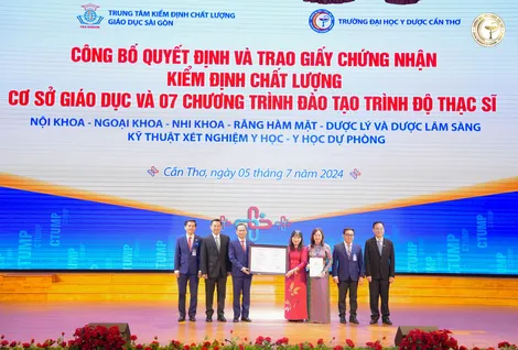 Trường Đại học Y Dược Cần Thơ đạt chứng nhận kiểm định chất lượng cơ sở giáo dục chu kỳ II