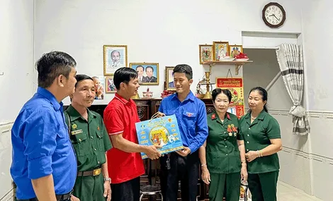 Ðoàn viên, học sinh tìm hiểu về truyền thống lực lượng Thanh niên xung phong
