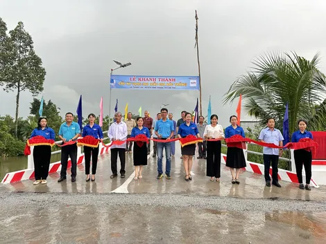 Nỗ lực vận động xã hội hóa xây dựng cầu, đường giao thông