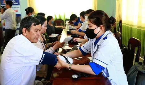 Phấn đấu có hơn 14.000 bệnh nhân hoàn cảnh khó khăn được khám bệnh, cấp phát thuốc miễn phí