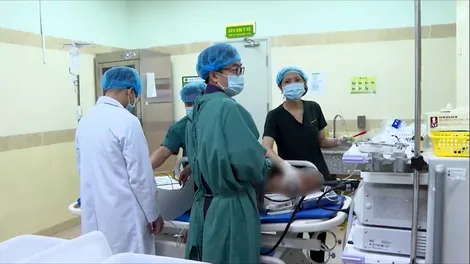 Nội soi lấy xương cá tầm cắm vào thực quản