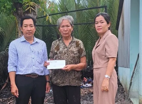 Cà Mau: Sét đánh cháy nhà dân