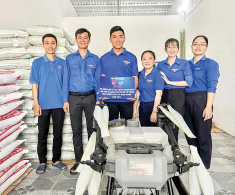 Khởi nghiệp từ dịch vụ bay nông nghiệp