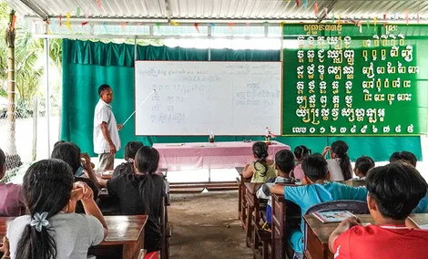 Hè về, rộn ràng lớp học chữ Khmer