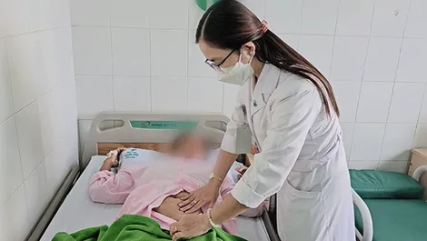 Chưa từng khám phụ khoa, đến khi đau bụng phát hiện u buồng trứng