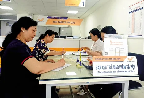 Vui khi sớm được nhận lương hưu mới