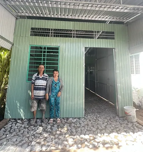 Trao tiền từ thiện