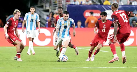 Messi có bắt kịp thành tích ghi bàn của Ronaldo?