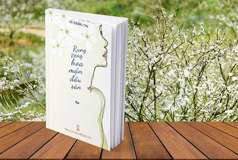 "Rung reng hoa mận đầu sàn" một tiếng thơ mềm mại và không bó buộc
