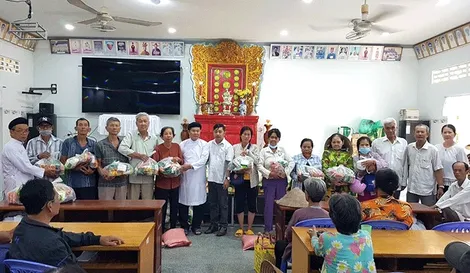 Tín đồ đạo Cao Ðài tích cực tham gia các hoạt động từ thiện xã hội