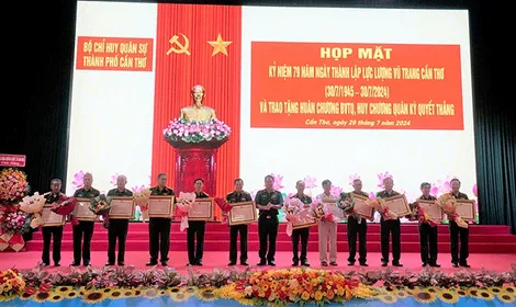 Họp mặt kỷ niệm 79 năm Ngày thành lập lực lượng vũ trang Cần Thơ