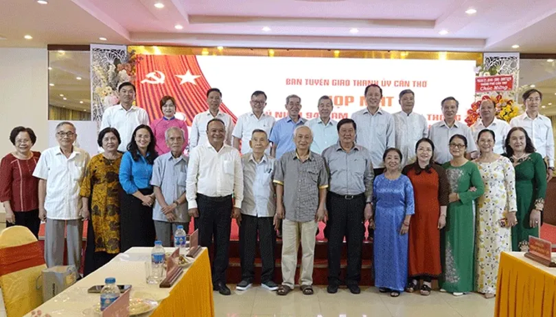 Họp mặt kỷ niệm 94 năm Ngày Truyền thống công tác Tuyên giáo của Ðảng