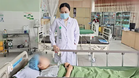 Biến chứng do phẫu thuật tạo má lúm đồng tiền 5 năm trước