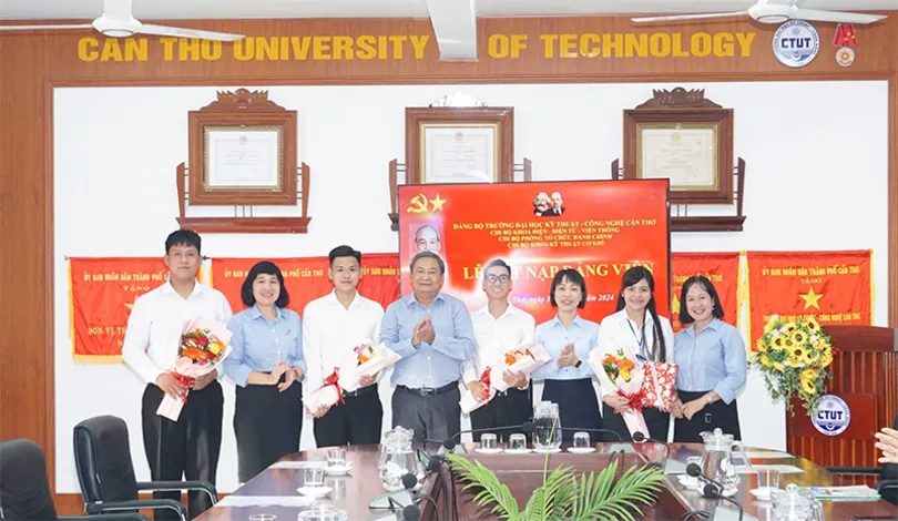 3 sinh viên vinh dự được kết nạp đảng viên ngay trong cao điểm Chiến dịch “Mùa hè xanh”