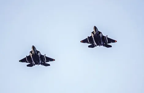 Mỹ triển khai phi đội tiêm kích tàng hình F-22 đến Trung Ðông