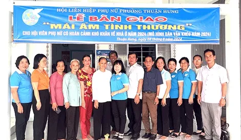 Bàn giao Mái ấm tình thương
