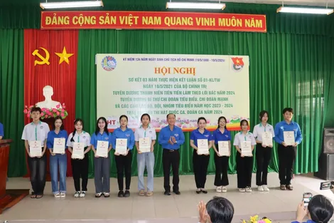 2.563 tập thể và 8.763 cá nhân được tuyên dương điển hình tiên tiến làm theo lời Bác