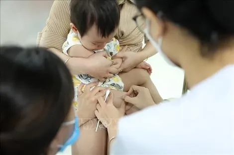 Ðảm bảo cung ứng đủ vaccine, trang thiết bị và vật tư y tế