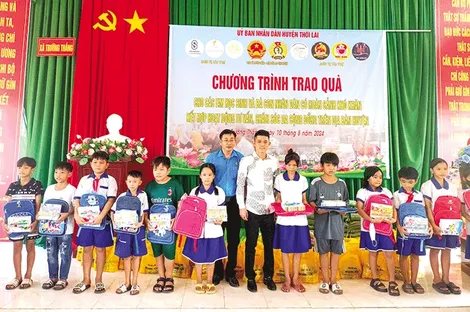 Vươn lên và sẻ chia