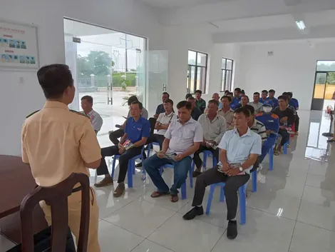 Tích cực phối hợp tuyên truyền an toàn giao thông