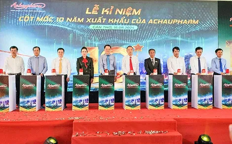 Achaupharm kỷ niệm 10 năm xuất khẩu và đánh dấu đơn hàng thứ 500 sang thị trường Trung Ðông