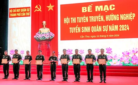 Bế mạc Hội thi Tuyên truyền, hướng nghiệp tuyển sinh quân sự năm 2024