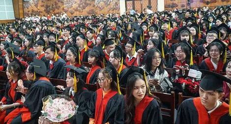 Trường Đại học Cần Thơ trao bằng tốt nghiệp cho 701 tân khoa
