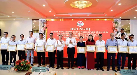 Ðổi mới nội dung, phương thức tập hợp, thu hút hội viên nông dân tham gia tổ chức Hội