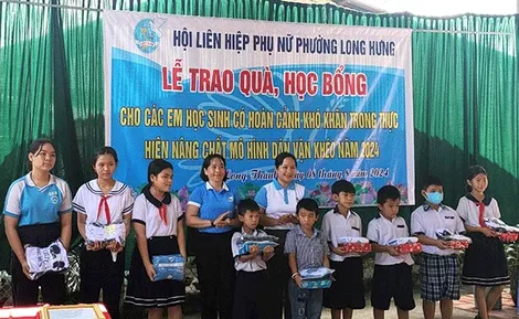 Tiếp sức các em đến trường