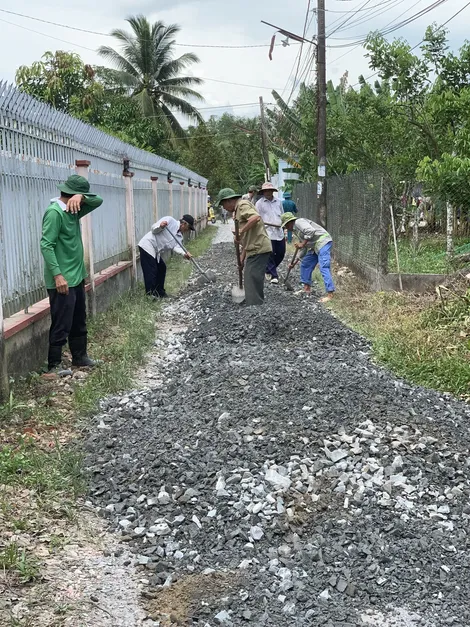 Chung tay giặm vá, sửa chữa đường giao thông