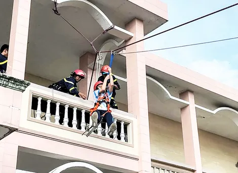 Thanh niên góp sức xây dựng cộng đồng an toàn, văn minh