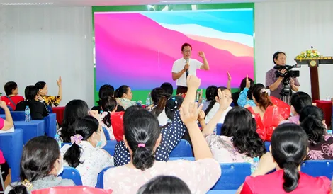 Đồng hành cùng cô dâu Việt Nam kết hôn với người nước ngoài
