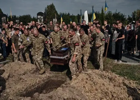 Tiêm kích F-16 rơi, Ukraine thay Tư lệnh Không quân
