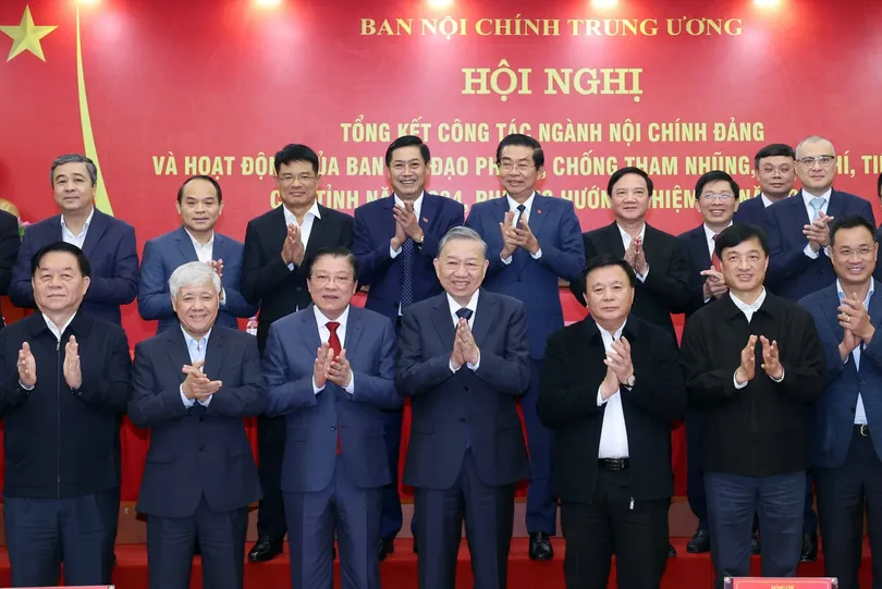 Điều tra, xử lý dứt điểm các vụ án, vụ việc tham nhũng, 
lãng phí, tiêu cực nghiêm trọng, dư luận xã hội quan tâm