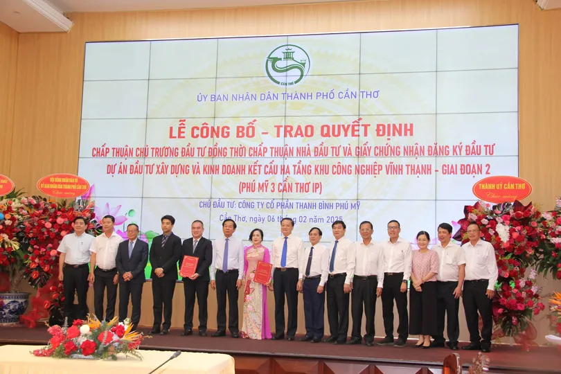 Công bố, trao quyết định chấp thuận chủ trương đầu tư, nhà đầu tư và giấy chứng nhận đăng ký đầu tư Khu công nghiệp Vĩnh Thạnh (giai đoạn 2)