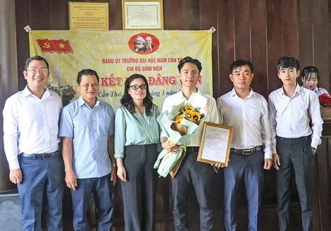 Bồi dưỡng chính trị cho thế hệ trẻ trong kỷ nguyên sốBài 1: LÝ TƯỞNG NGƯỜI CỘNG SẢN TRẺ
