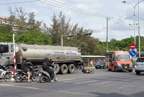 Cẩn trọng với “điểm mù” của xe tải trọng lớn